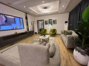 Modern 3Bed with Pool & Gym in Lekki